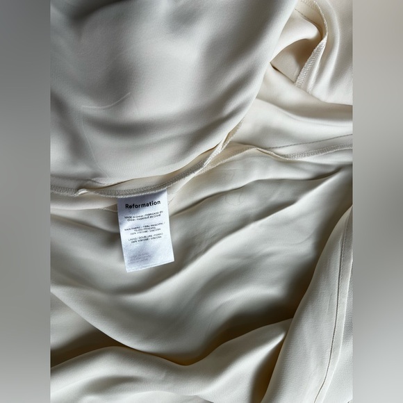 Reformation Twilight Dress in Ivory
White Sleeveless Midi 0 - Picture 12 of 12